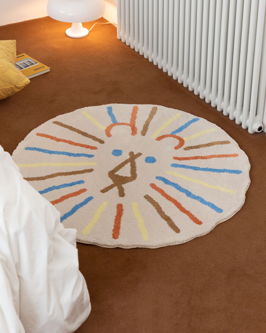 LION RUG - MULTICOLORED LINE ON IVORY